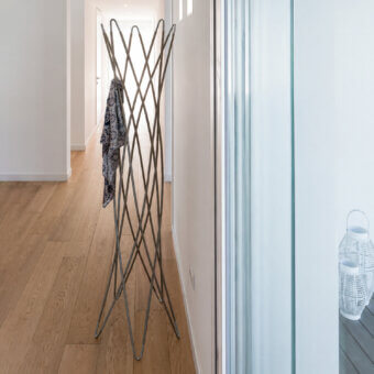 Elegant Ivano Antonello Italia Vulcano coat stand with painted steel in a muted grey finish and zig-zag design