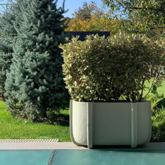 Superior Serralunga Cassero planter in pale beige concrete-effect LLDPE plastic with subtle vertical ribbing