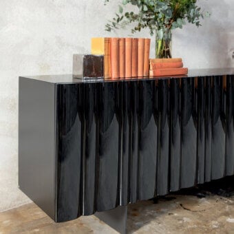 Distinguished Tonin Casa Bombé sideboard crafted in matte black lacquered wood with glossy black slats and reddish-brown undertones exhibiting a high-gloss finish