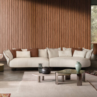 Premium Cierre1972 Nuvola sectional in cream upholstery, organic low-profile silhouette with curved lines and contrast piping