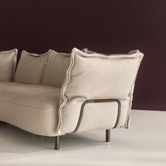 Sumptuous Cierre1972 Nuvola sofa in cream leather-like upholstery with dark bronze metal frame and U-shaped side support