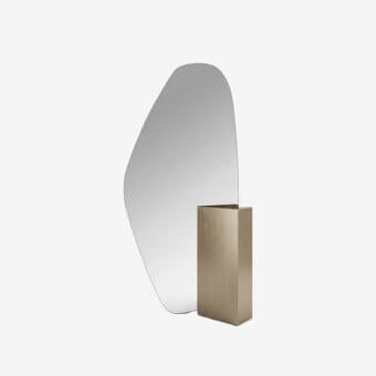 Stele Mirror