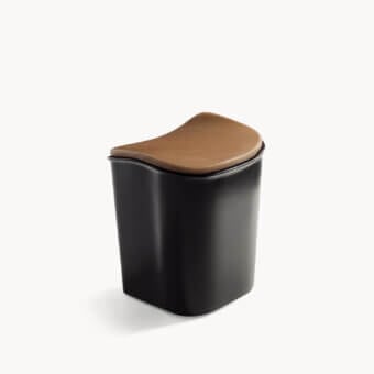 Sophisticated Visionnaire Blob stool in black technical resin and tan brown smooth leather with high gloss lacquer