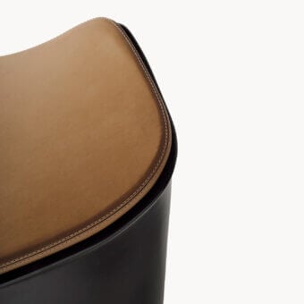 Elegant Visionnaire Blob stool with high-gloss black lacquered resin shell and tan leather seat stitched along fluid contours