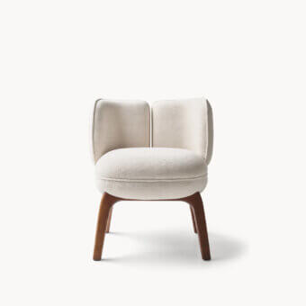 Luxury Visionnaire Fantino chair with off‑white upholstered seat and backrest, textured textile wrap, robust ash wood frame with satin finish