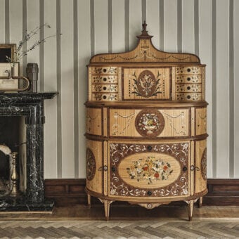 5765 Secretaire Maggiolini Style