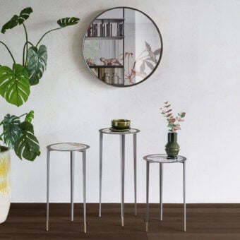 Luxury Brio Keramik console with slender grey metal frame and marble‑effect ceramic top finished glossy