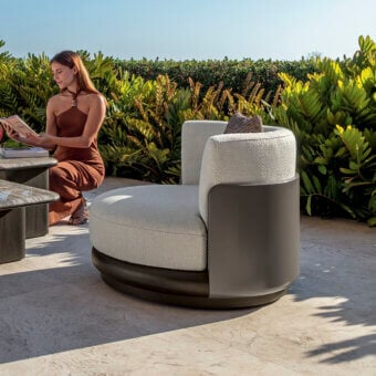 Itaca Swivel Lounge Chair