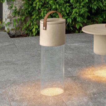 Premium Talenti Kukà floor lamp with matte beige synthetic cap, handle, clear methacrylate column, yellow glow