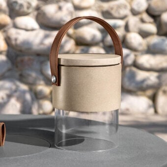 Elegant Talenti Kukà lamp with clear methacrylate base, gold-toned matte resin collar, brown leather handle and silver rivet
