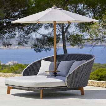 Cane-Line Peacock Daybed with Table