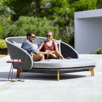Cane-Line Peacock Daybed with Table