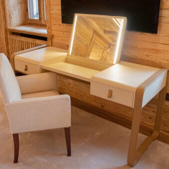 Refined Vèlle Milano Alice vanity desk in off-white leather with pulls, matte champagne metal frame and backlit mirror
