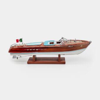 Exquisite Vèlle Milano Riva Acquarama model with mirror-polished mahogany hull, reflective chrome trim and sky blue upholstery