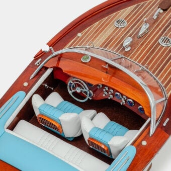 Fine Vèlle Milano Riva Acquarama runabout in reddish-brown mirror-polished mahogany with white and pale sky blue upholstery