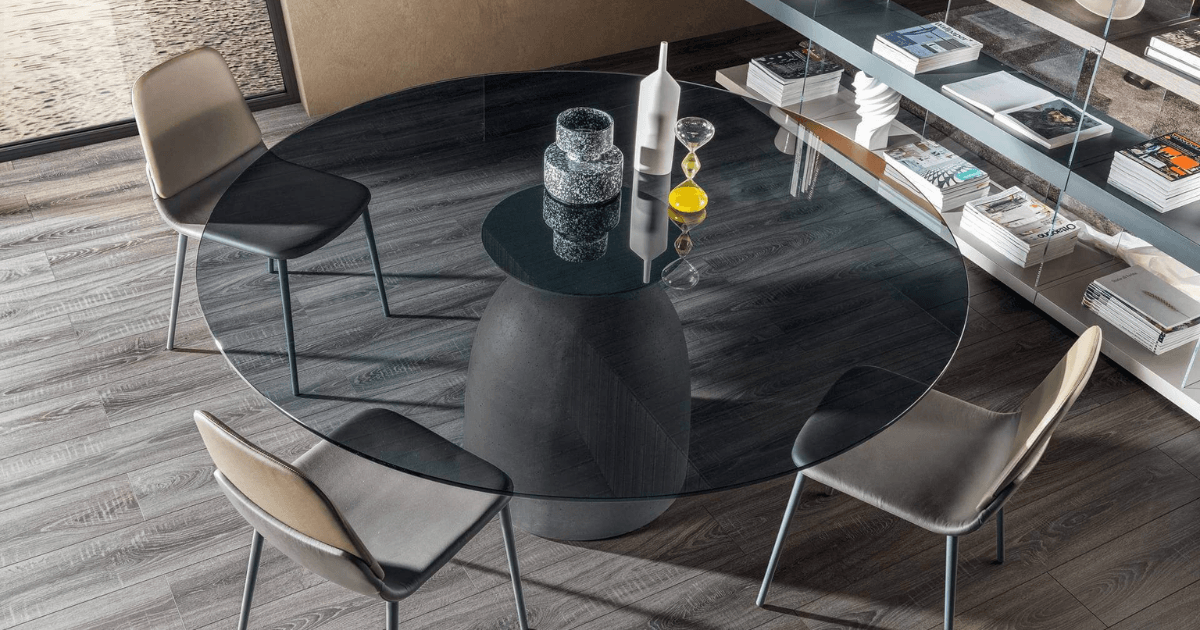 A transparent top keeps the floor and sculptural base in view.