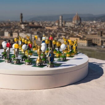 Luxury Agresti Golf Club chess set crafted from white bird’s eye maple and green oak with matte cylindrical base finish