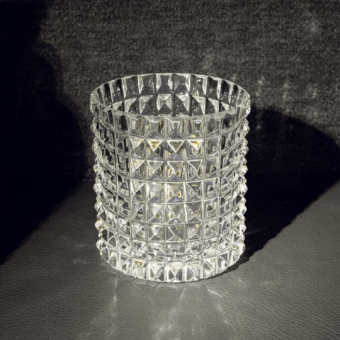 Luxury JR Home John Richmond Nora tumbler in clear mouth-blown lead crystal with hand-carved polished studs diamond-cut