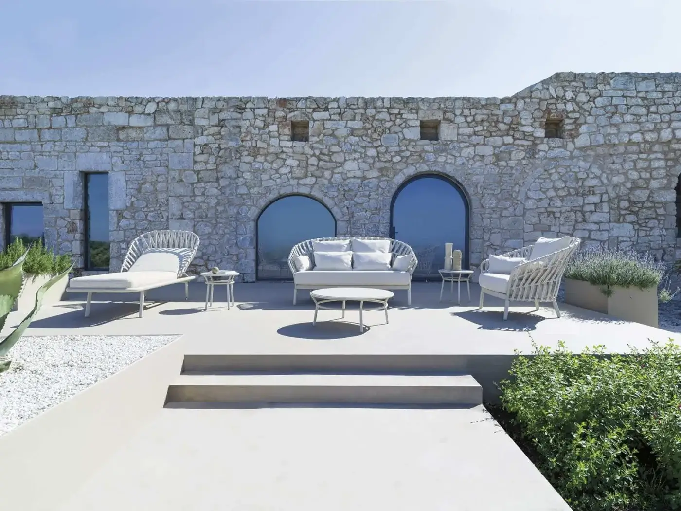 Superior Varaschin Emma Cross lounger with enveloping design and distinctive handmade woven synthetic material in off-white powder-coated aluminum finish