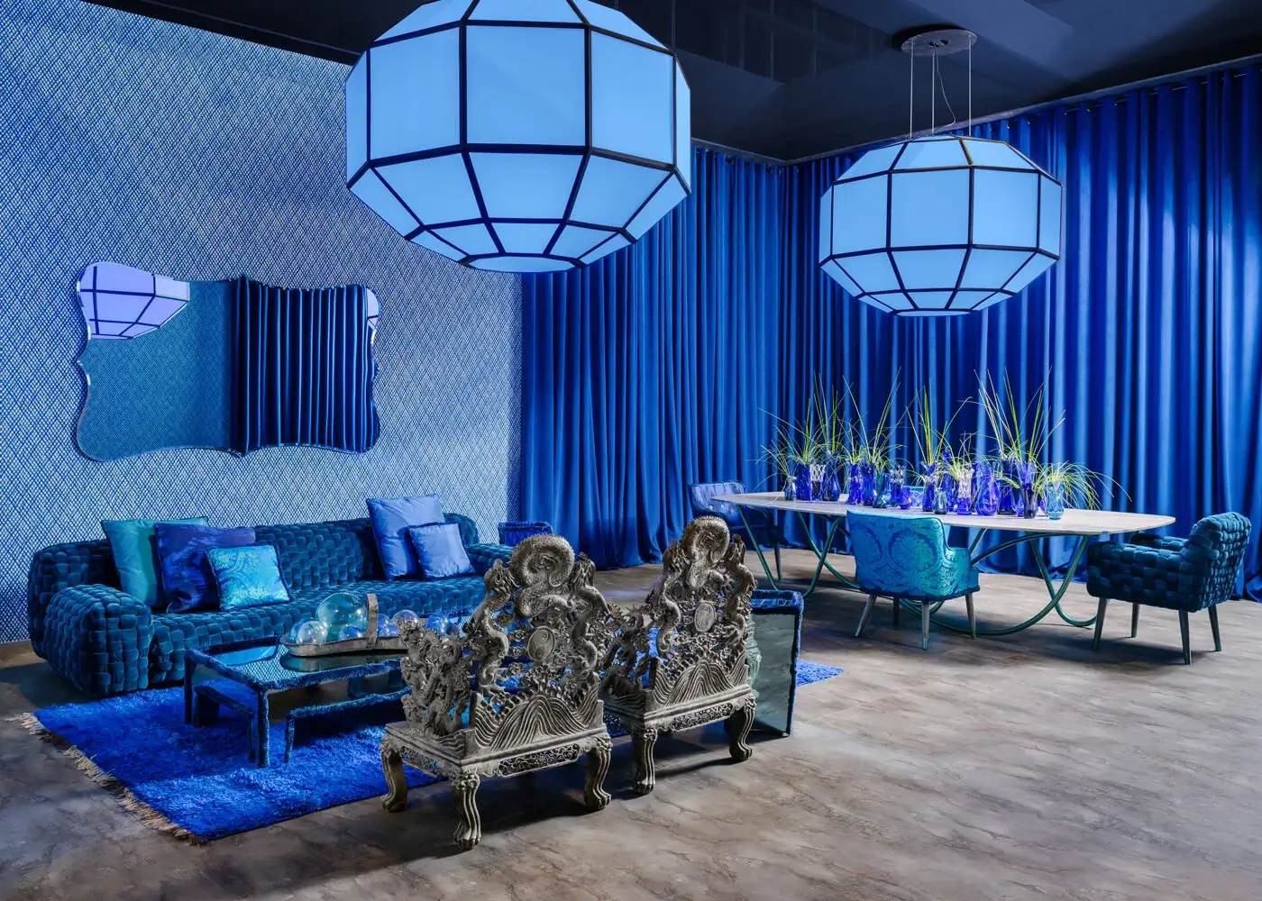 Distinguished Turri Azul mirror with beveled surface and irregular silhouette in uniform medium blue reflective glass crafted in Italy