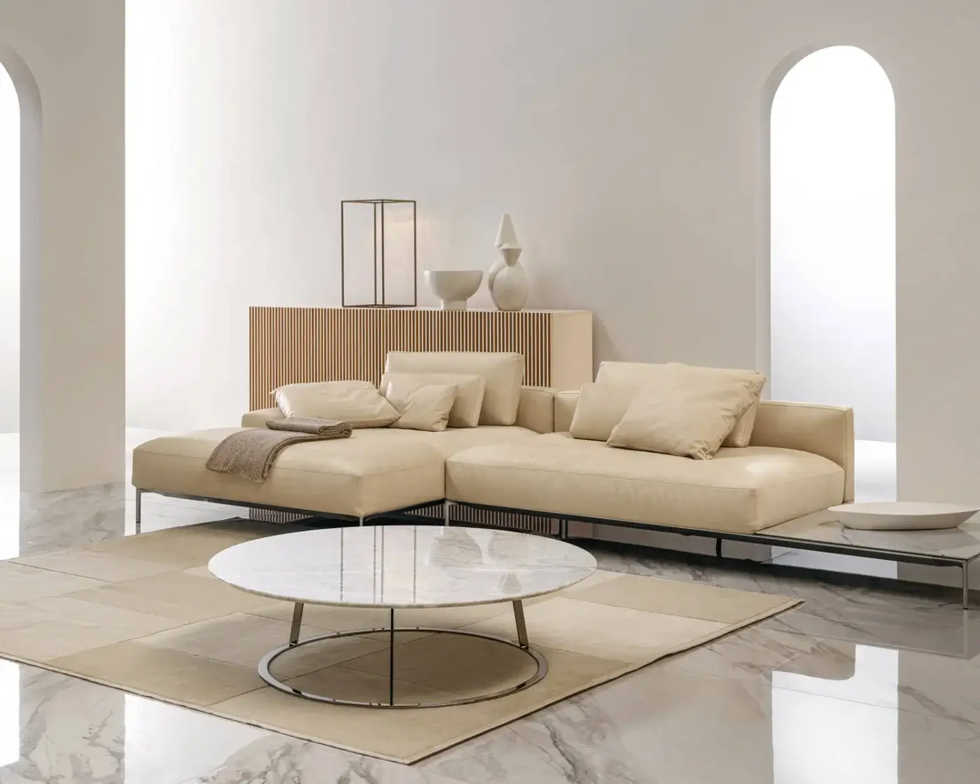 Exclusive Horm Albino Family coffee table with glossy white marble-like top and smooth silver metal base crafted in Italy