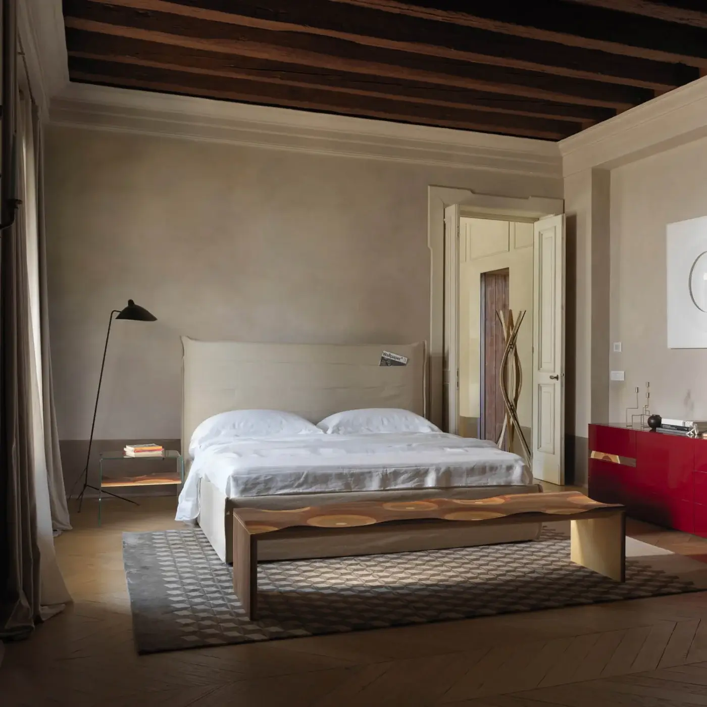 Exceptional Horm Bifronte nightstand built with glass and premium wood, displaying a glossy finish and clean lines