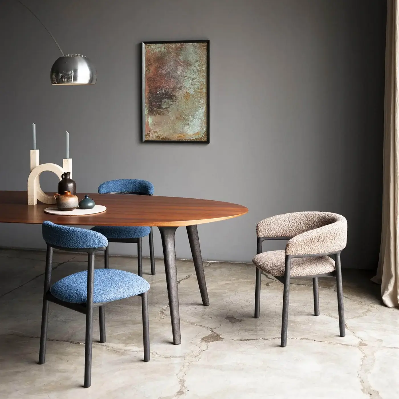 Superior Bross Lindy armchair with curved seat and backrest in light beige bouclé upholstery and dark matte wood construction