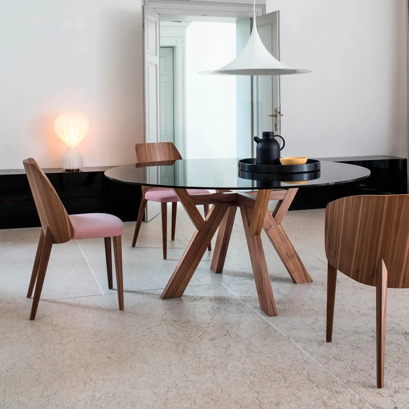 Distinguished Bross Shell chair with curved plywood back, light pink textile seat and natural wood finish