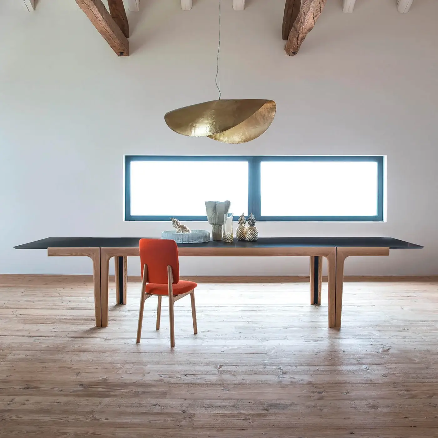 Superior Bross Gisa table with a dark flat tabletop and light-toned wood frame exhibiting a smooth finish