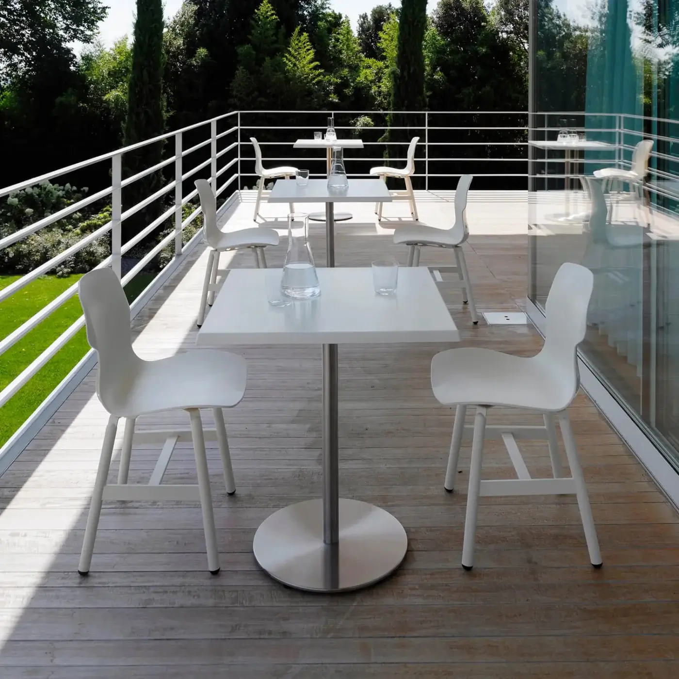 Exceptional Casamania Stereo chair with curved silhouette and uniform matte white finish