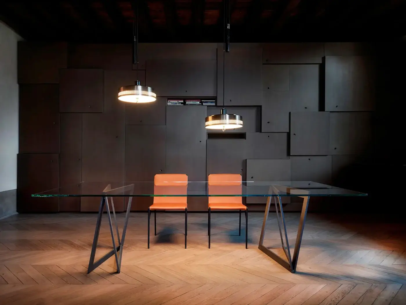 Exclusive Horm Tout Le Jour table with geometric form and wide rectangular glass tabletop in matte dark gray metalwork