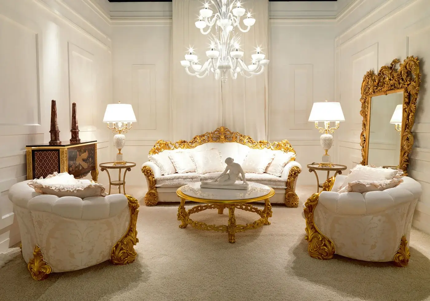 Exquisite Zanaboni Renoir Lounge Chair armchair with off-white damask upholstery and precious gold carvings with a glossy finish