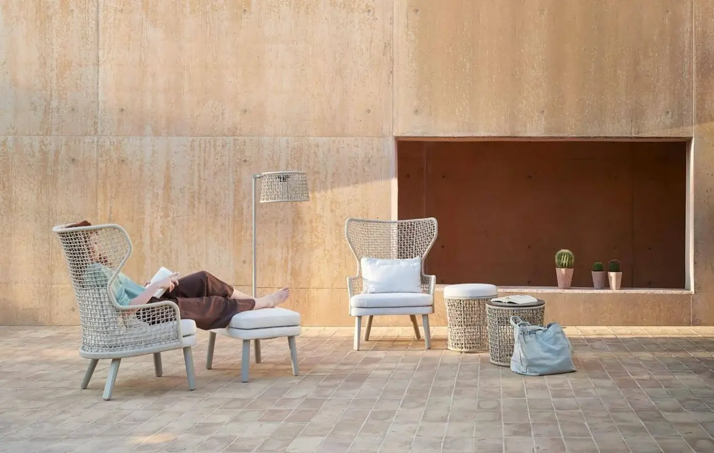 Superior Varaschin Emma stool in light gray upholstery with a hand-woven texture and powder-coated aluminum structure