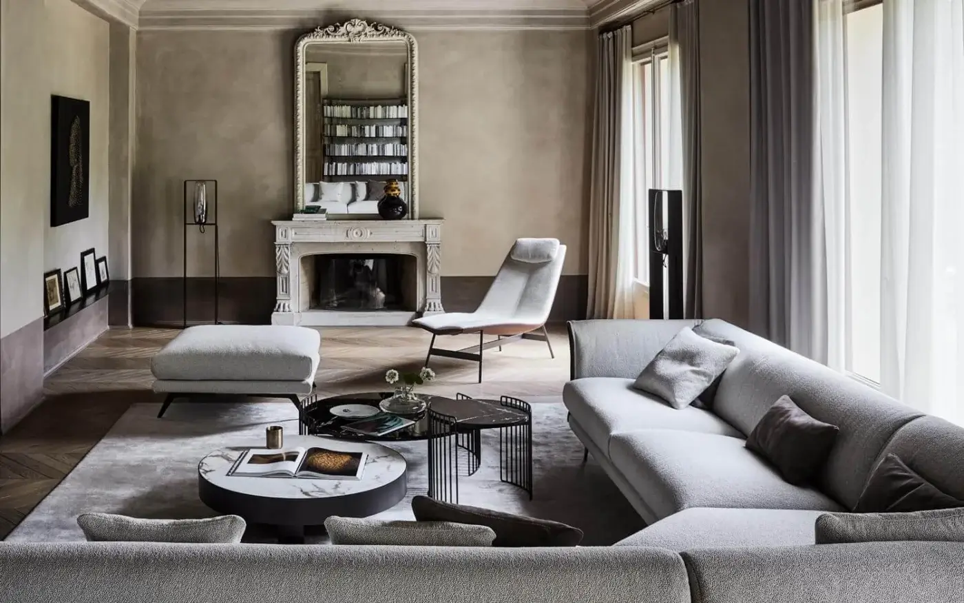 Superior Bonaldo Alpilles chaise lounge with light gray woven fabric upholstery and dark brown painted metal base