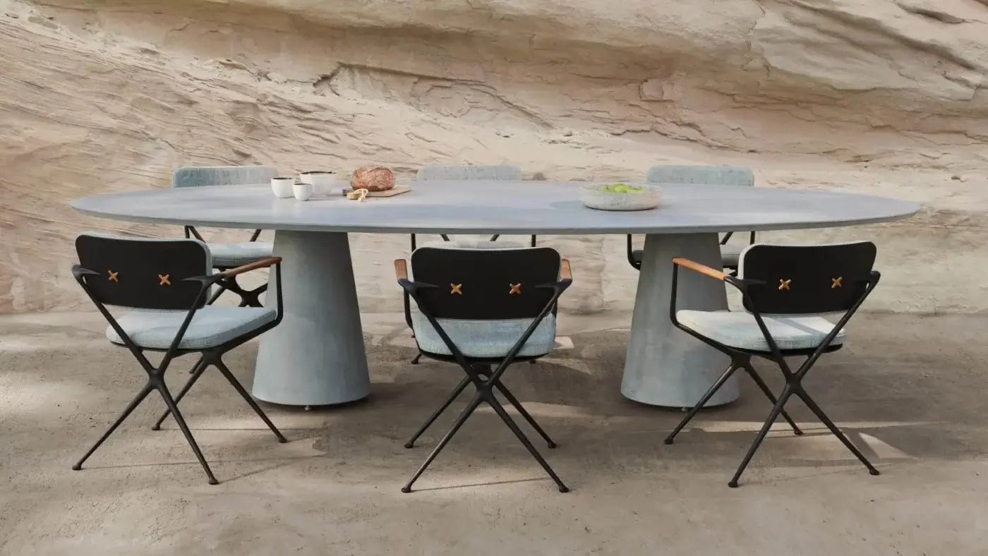 Exceptional Royal Botania Conix table with rectangular Ductal® concrete top and conical bases in polished cool gray