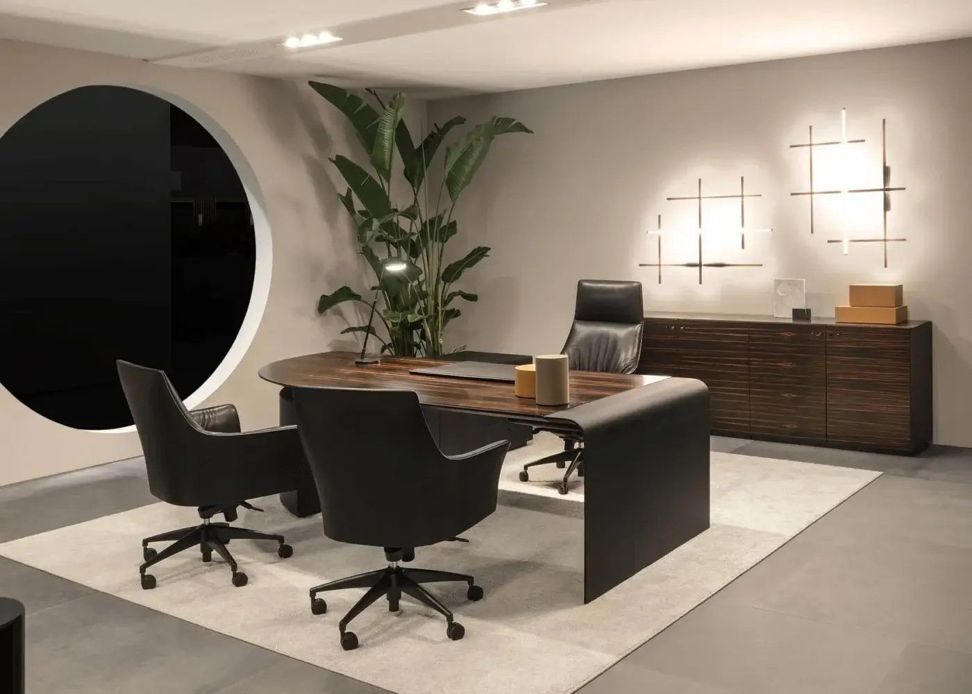 Distinguished 4 Mariani Sella armchair crafted in black leather with a matte finish exhibiting curved lines and contemporary design