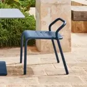Sophisticated Varaschin Noss chair with curved lines in powder-coated aluminum and matte blue finish for outdoor use