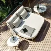 Elegant Varaschin Emma lounger day-bed with light beige fabric upholstery and refined iroko wood legs