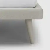 Bed frame, light gray fabric upholstery, rectangular headboard, with a single tapered pale beige wood leg; bolzan letti "26 vasetto inclinato".