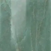Quarzite green botanique surface displays light green and beige veining, layered texture, horizontal striations, and a matte, granular finish.