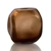 Polished brown stone object, “matt tobacco – masse”, with uneven shape and circular indentation, centered on white reflective surface.
