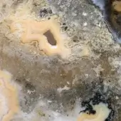 Sicis Vetrite surface, beige crystallized material, irregular segments with concentric rings and swirling patterns, translucent with tonal variations.