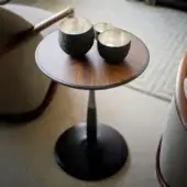 Superior Giorgetti Oti side table with polished maple wood tabletop and satin-finished nickel-plated aluminum base