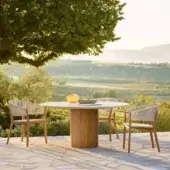 Regaliz Table - Single Round Base