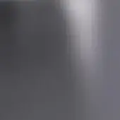 Gray gradient background with diffused light, transitioning from dark to white, featuring faint text “erba > metal > cromo lucido” in lower left.