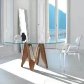 Superior Sovet Italia Lambda table with sculpted Canaletto walnut wood base and smooth satin finish clear tempered glass top