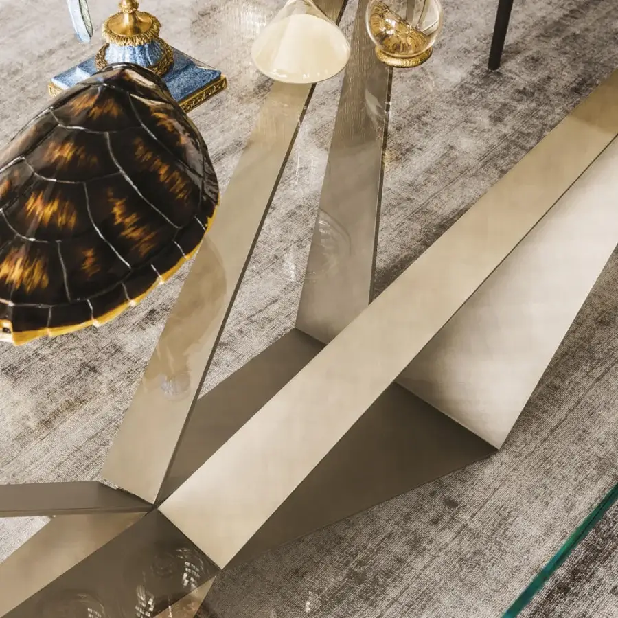 Superior Cattelan Italia Skorpio table with titanium embossed lacquered steel base and clear extra-clear glass top