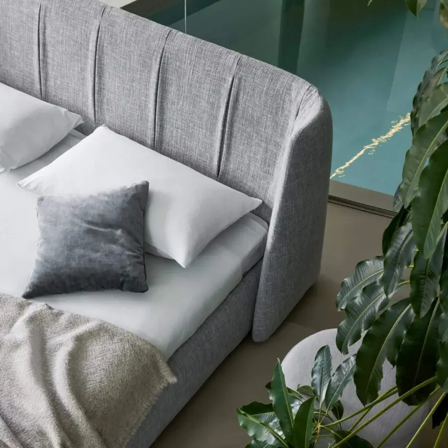 Superior Bonaldo Basket bed with wide rectangular headboard and low profile frame in light gray fabric upholstery with anthracite grey painted wood feet