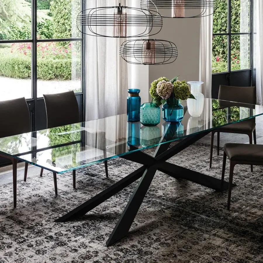 Elegant Cattelan Italia Spyder table with transparent glass top and matt black painted steel base