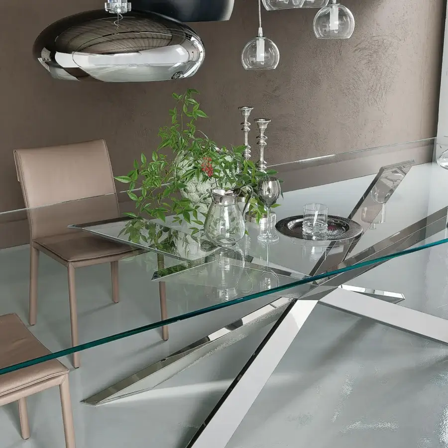 Distinguished Cattelan Italia Spyder table with transparent glass top and intersecting matt white painted steel supports